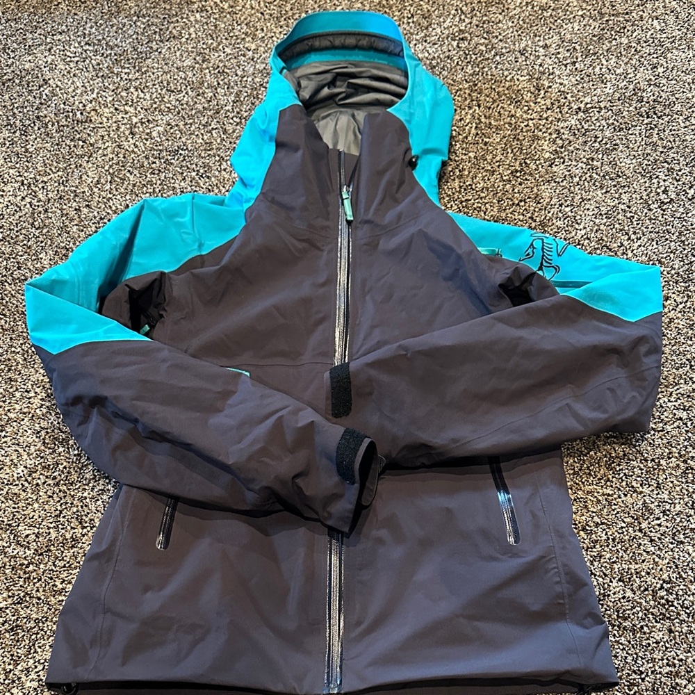 Women’s Arcteryx gortex insulated ski jacket